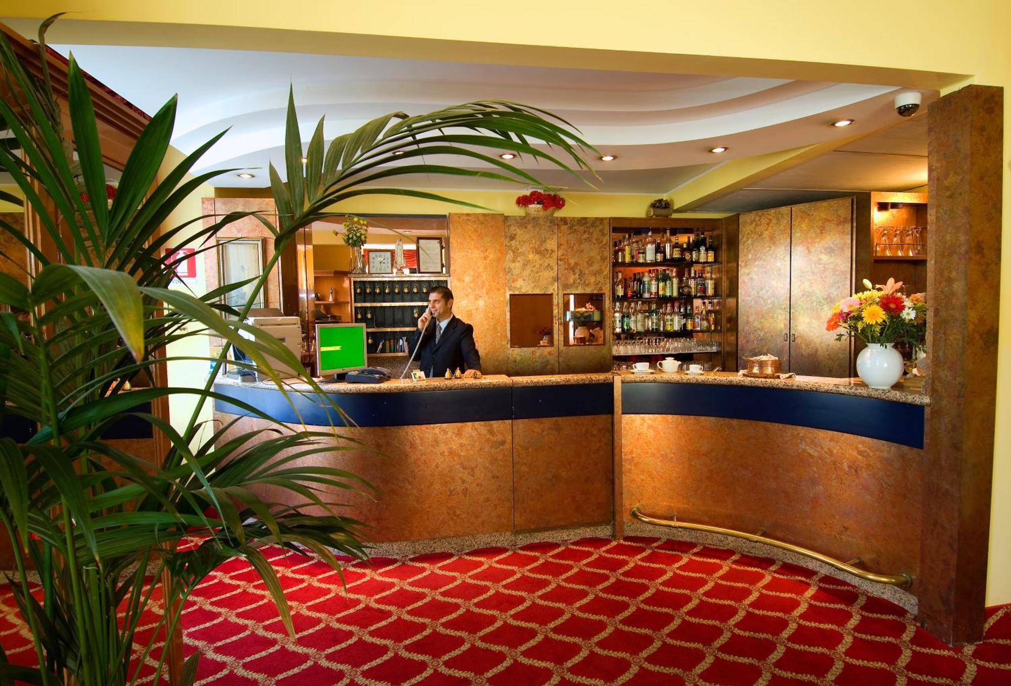 Hotel Cinque Giornate — Foto’s 1